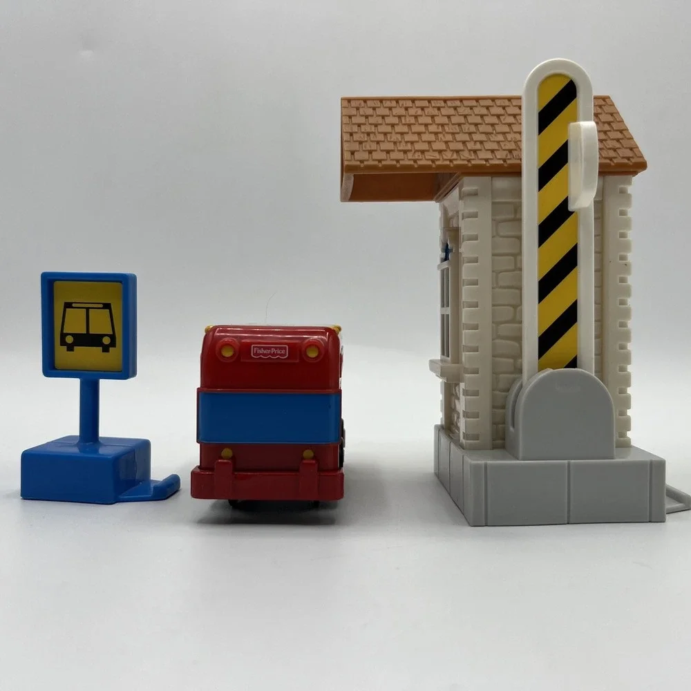 GeoTrax 3 Piece Highview Tours Bus Stop Fisher Price Station Double Decker Sign